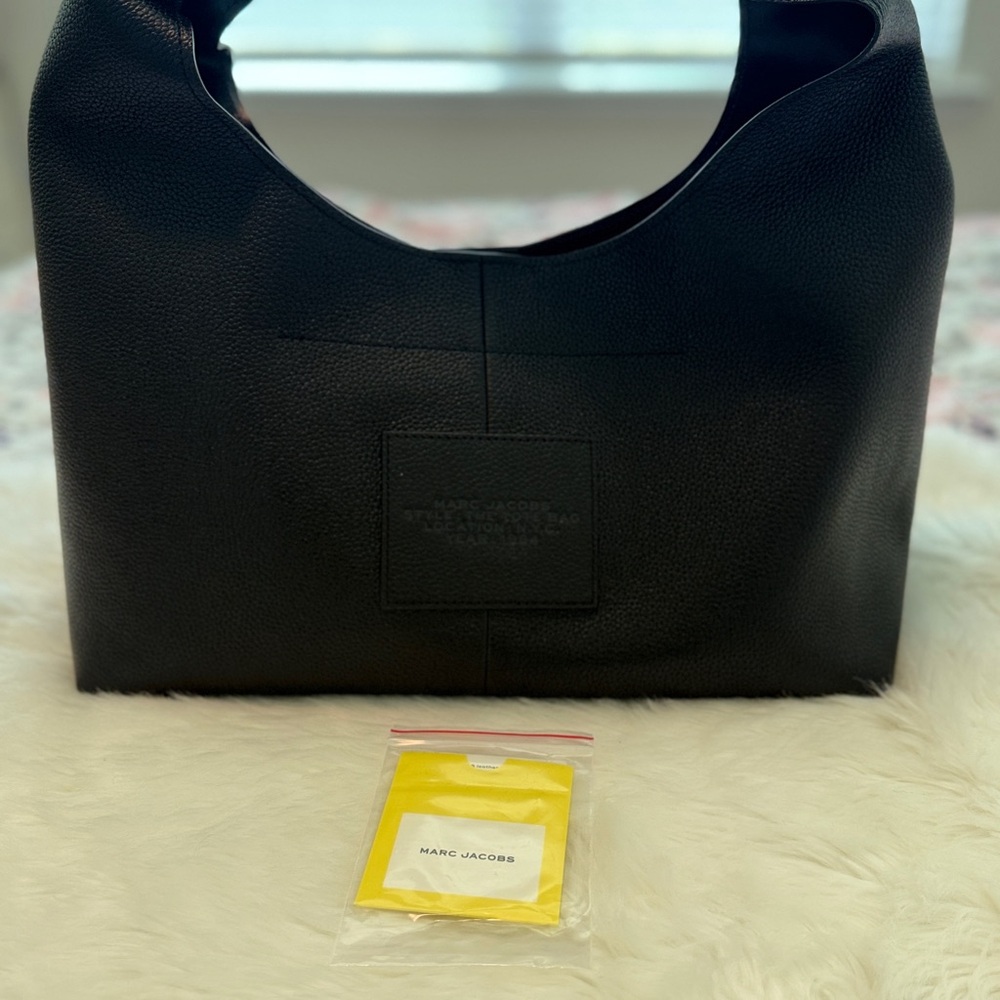 Marc Jacobs Black Sack Bag Medium. 

Dimensions
15in L x 8in D x 9in H - Picture 3 of 4